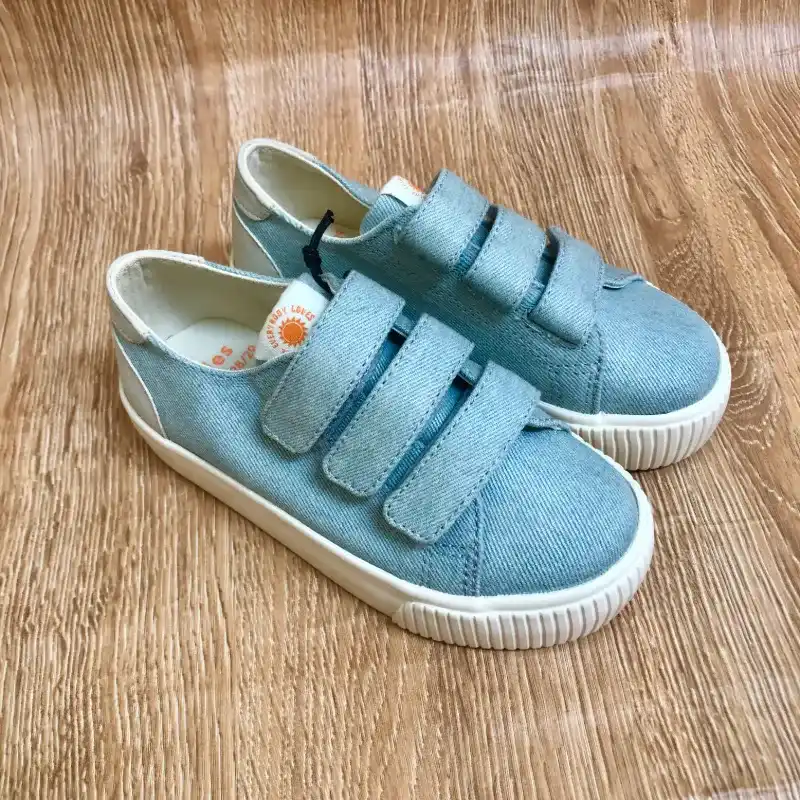 Zapatos color azul claro