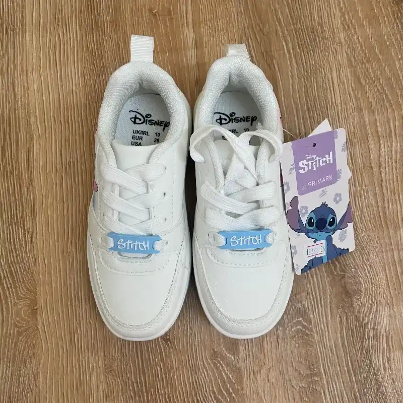 Zapatos color blanco con Stitch