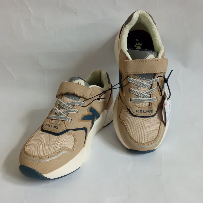 Zapatos Kelme marrón claro 
