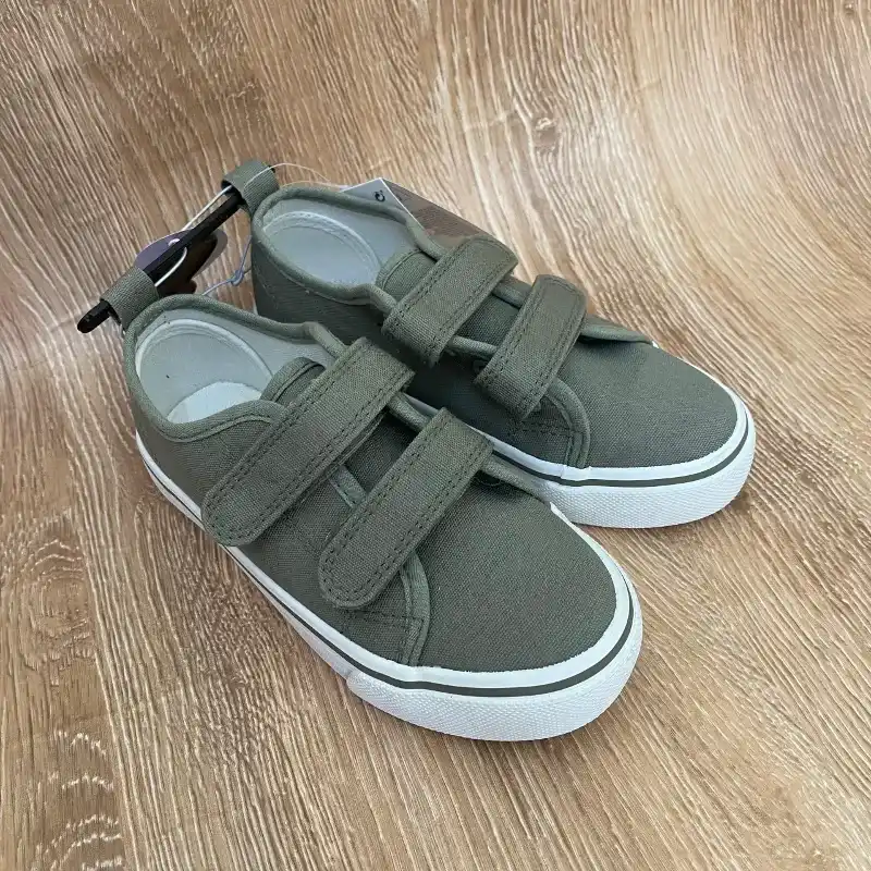 Zapatos color verde olivo 