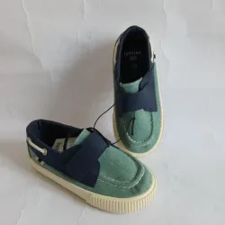 Zapatos color verde y azul