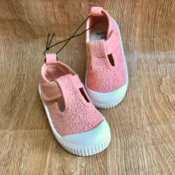 Zapatos con bordados color salmón 