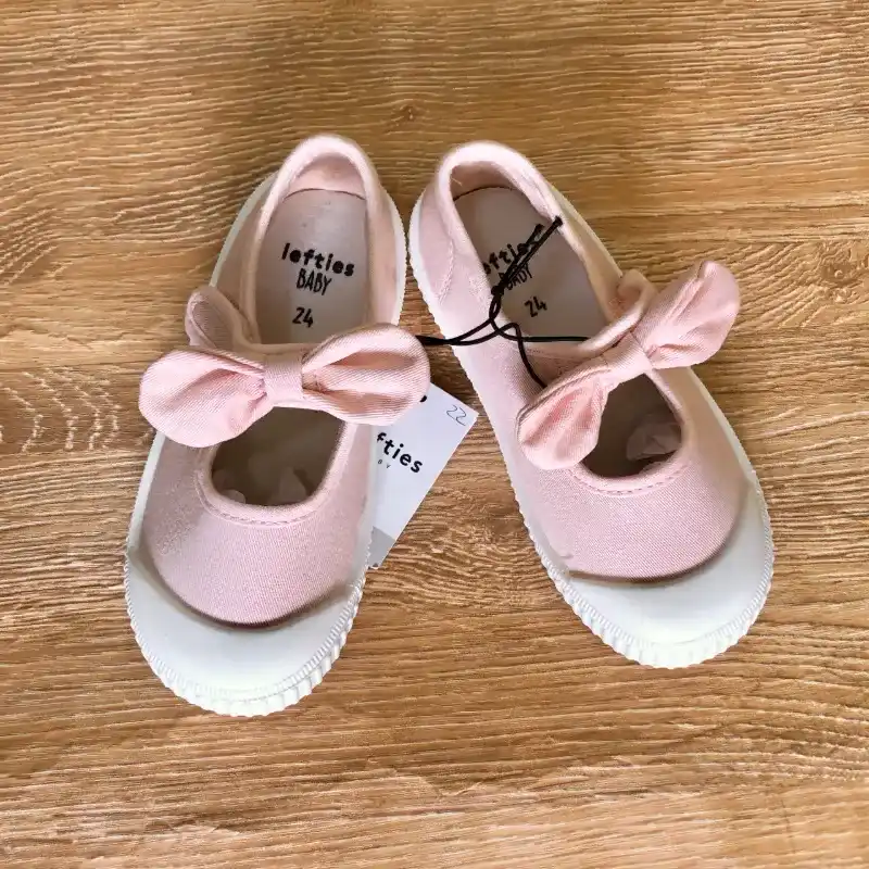 Zapatos con lazo color rosado