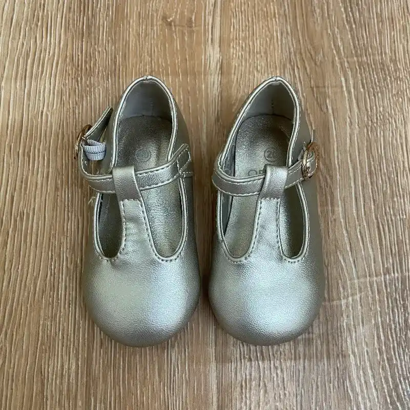 Zapatos dorados 