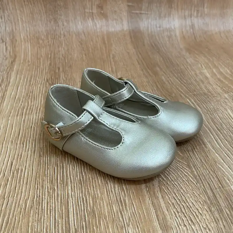 Zapatos dorados 