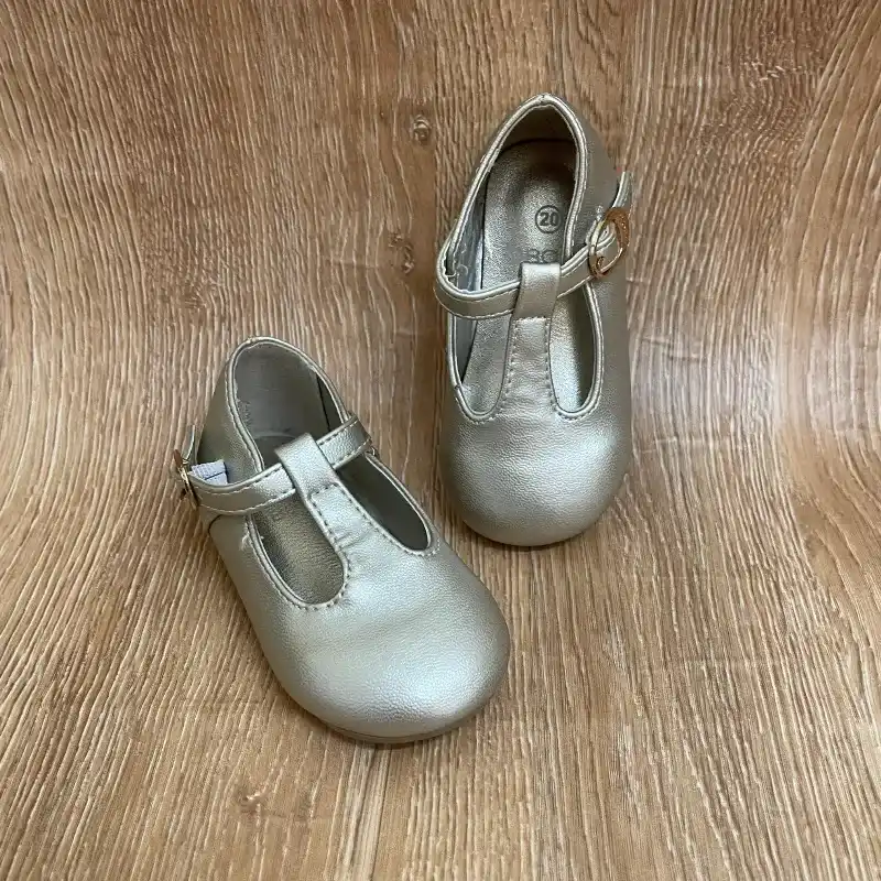 Zapatos dorados 