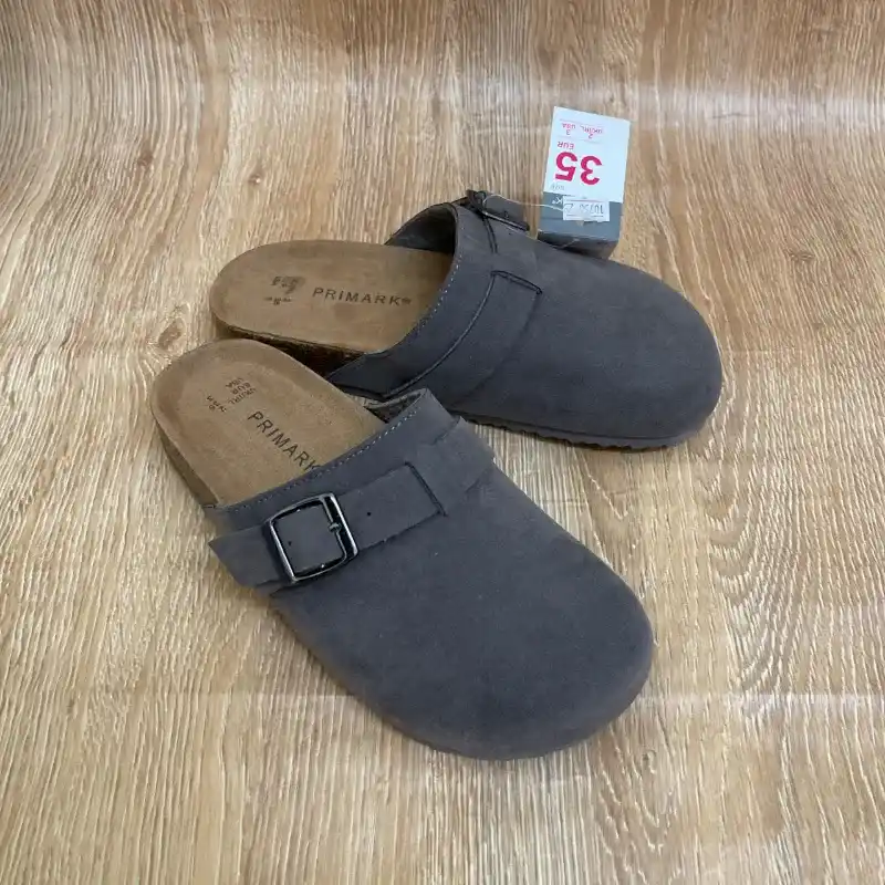 Zuecos color gris