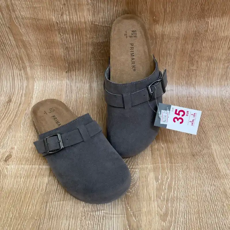 Zuecos color gris