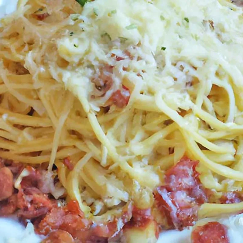Espaguetis c/ Bacon y Queso Blanco 