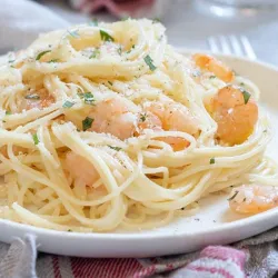 Espaguetis c/ Camarón y Queso Blanco 