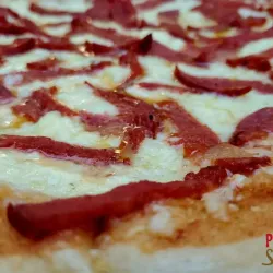 Espaguetis c/ Pepperoni y Queso Blanco 
