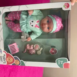Bebé con accesorios