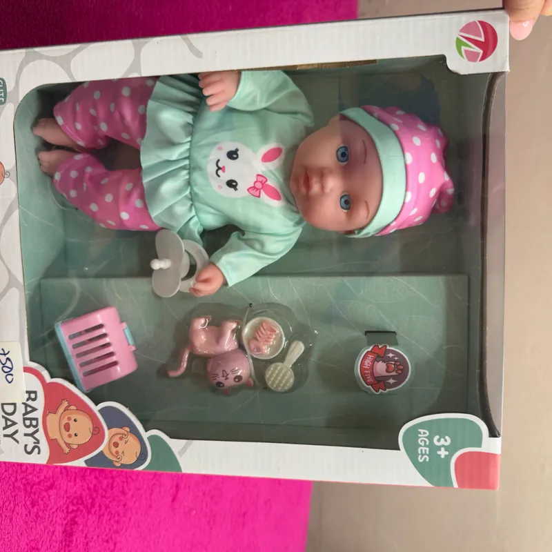 Bebé con accesorios