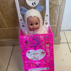 Bebé con carrito más accesorios 