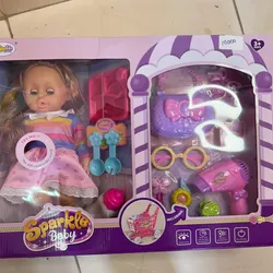 Muñeca con muchos accesorios 