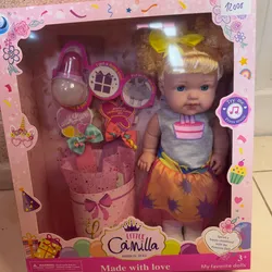 Muñeca engomada con accesorios de peinado 