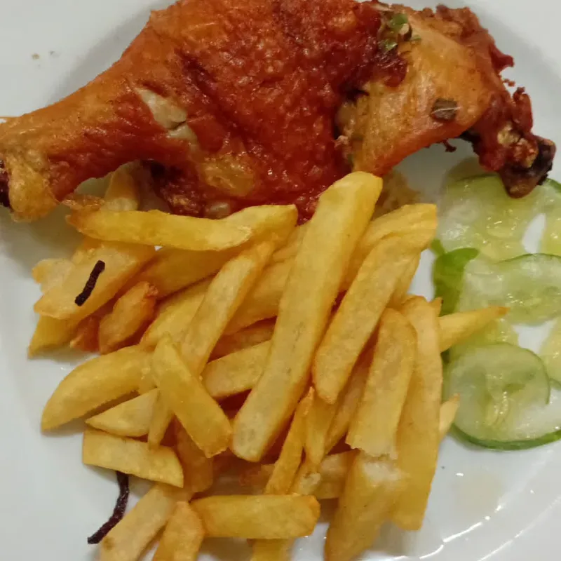 Cuarto de Pollo con papas fritas 