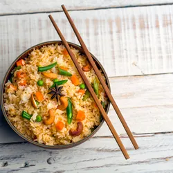 KHAO PAD Arroz frito con vegetales /Fried rice with vegetables.