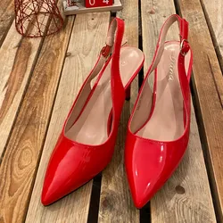 Puntifinos de tacón rojos