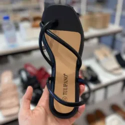 Sandalias negras de tiritas 