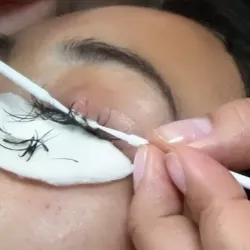 Retiro o remoción de pestañas