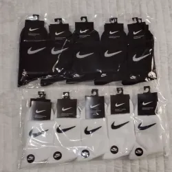 Medias Nike blancas y negras