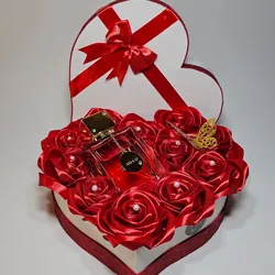 Cajita sorpresa forma de corazón con rosas