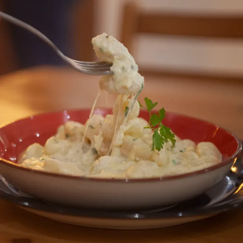 GNOCCHI EN SALSA DE QUESOS