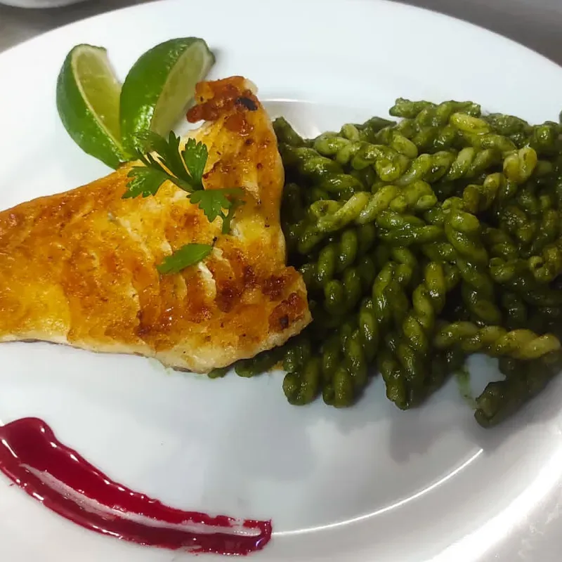 PESCADO CON PASTAS