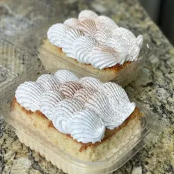 Porciones tres leches