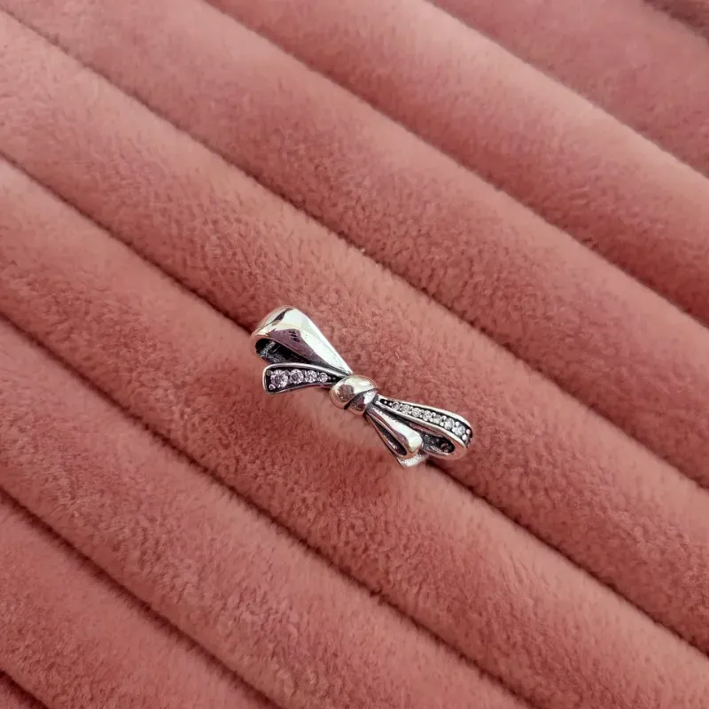 Anillo Banda Cruzada Lazo Brillante 