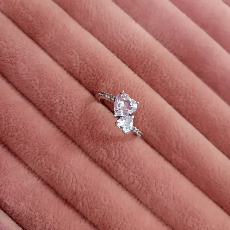 Anillo brillante de doble corazón