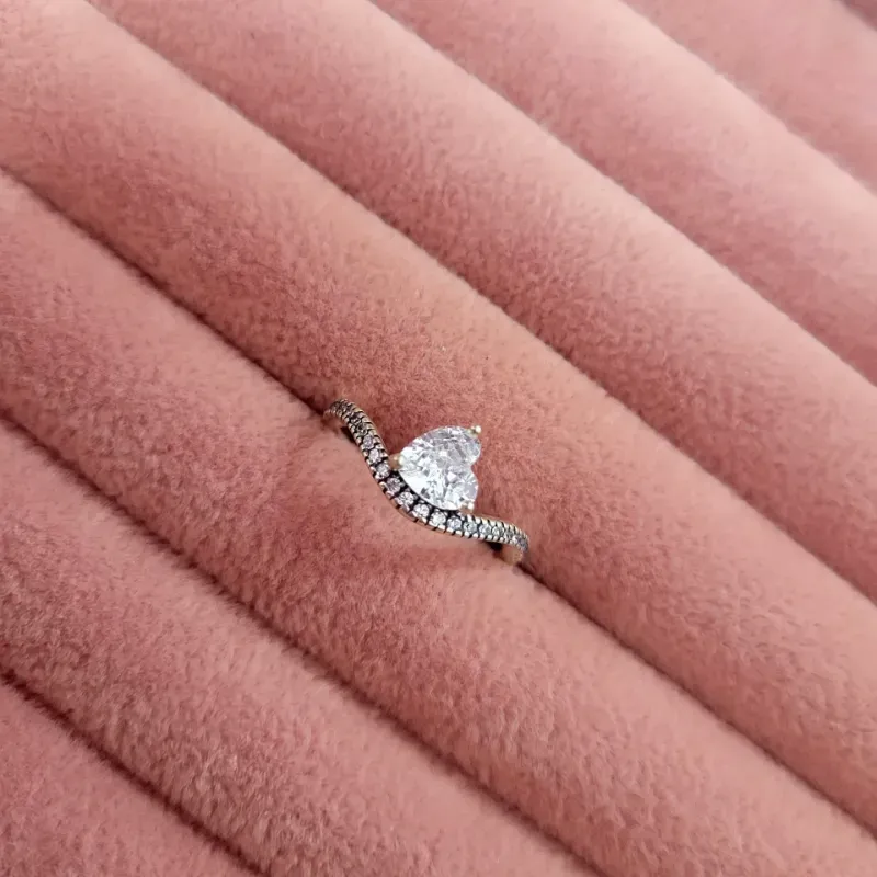 Anillo corazón ondulado en pavé 