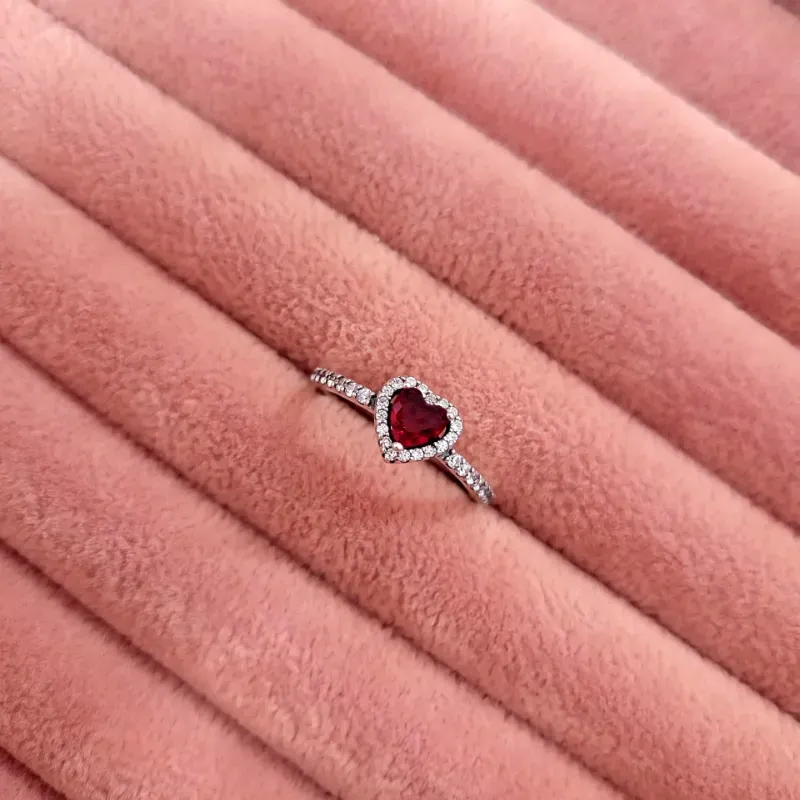 Anillo Corazón Rojo en Relieve 