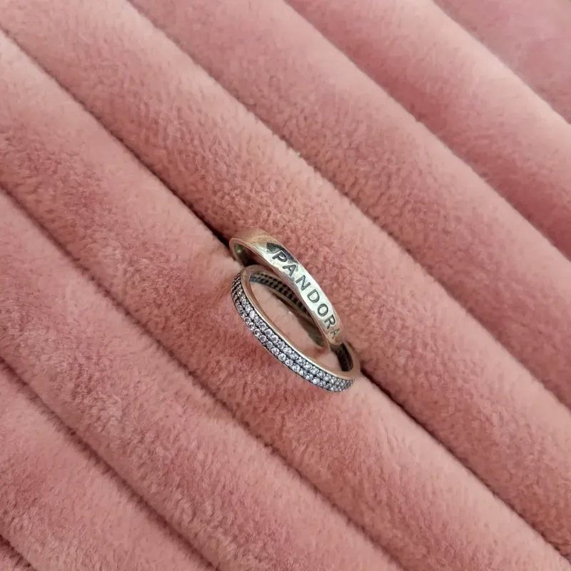 Anillo de Compromiso Entrelazado 
