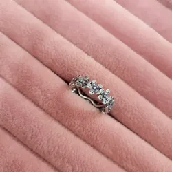 Anillo de flor de margarita