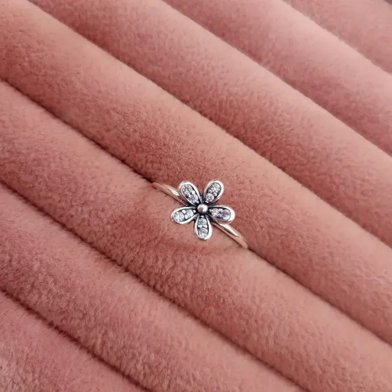 Anillo de margarita deslumbrante