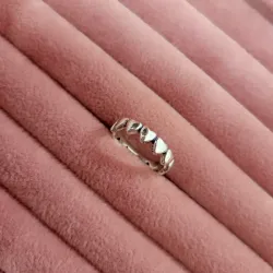 Anillo Fila de Corazones 