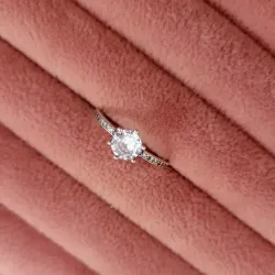 Anillo solitario de corona brillante transparente