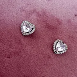 Aretes de Botón Corazón Elevado 