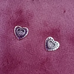 Aretes de Botón Corazón 