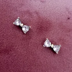 Aretes de Botón Lazo Brillante 
