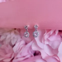 Aretes de elegancia clásica