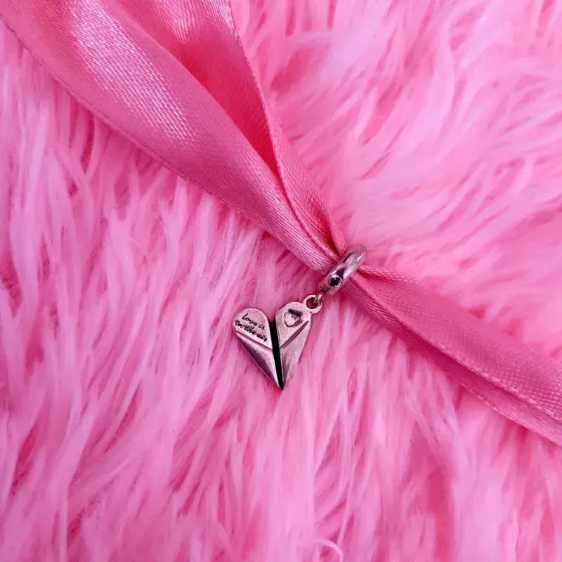 Charm Avión de papel con forma de corazón
