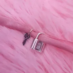 Charm Divisible Candado y Llave de Corazón