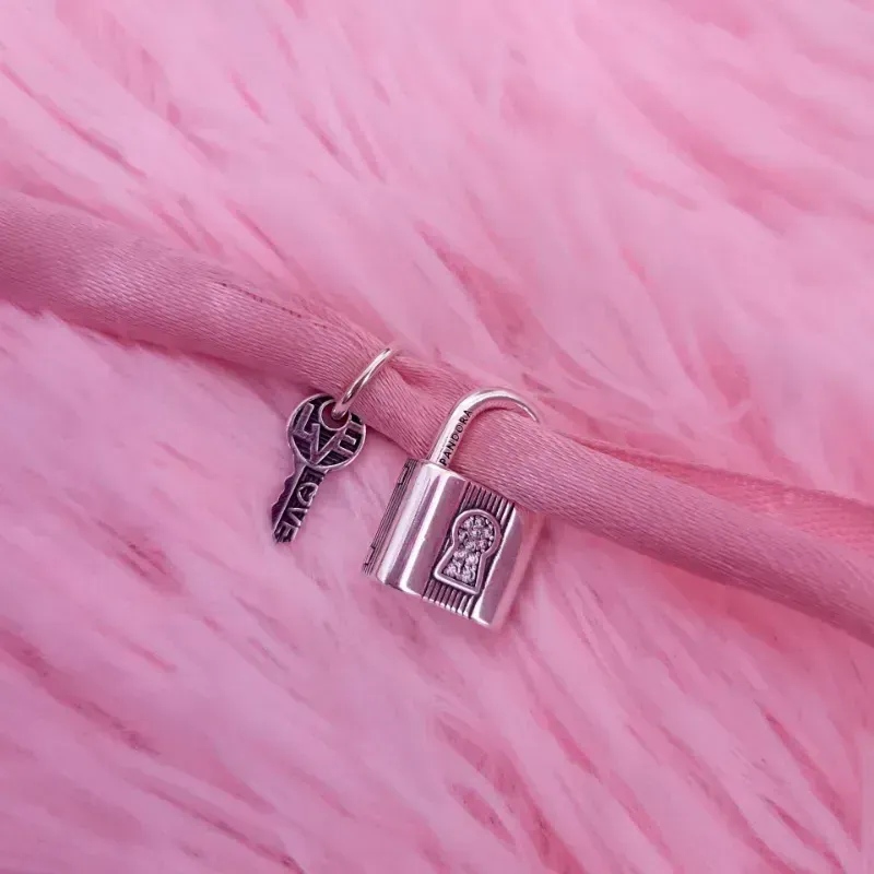 Charm Divisible Candado y Llave de Corazón