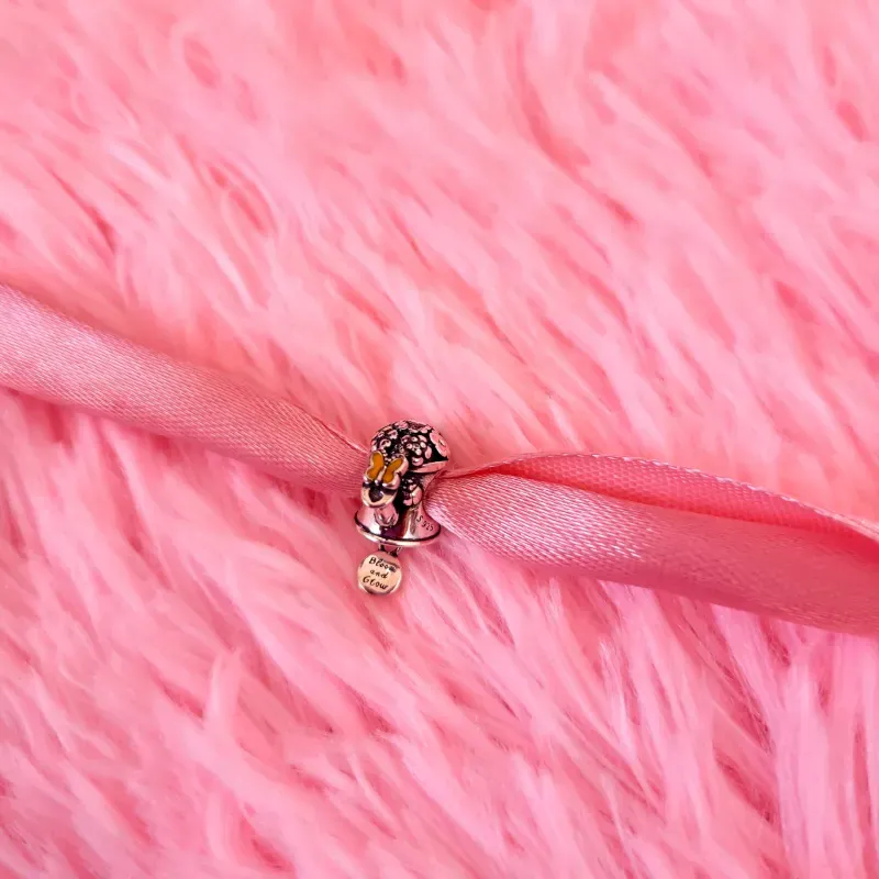 Charm Regadera con Flores 