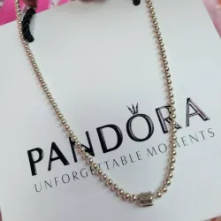 Collar de cuentas y pavé