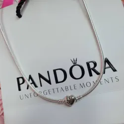 Collar Pandora Moments Cierre de Corazón 