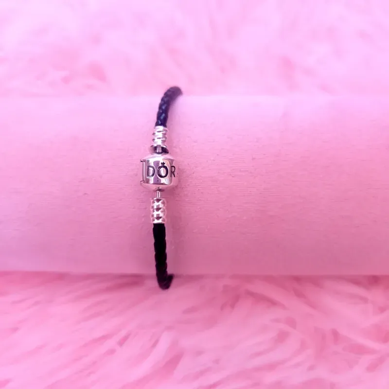 Pulsera Pandora de cuero con cierre de barril 